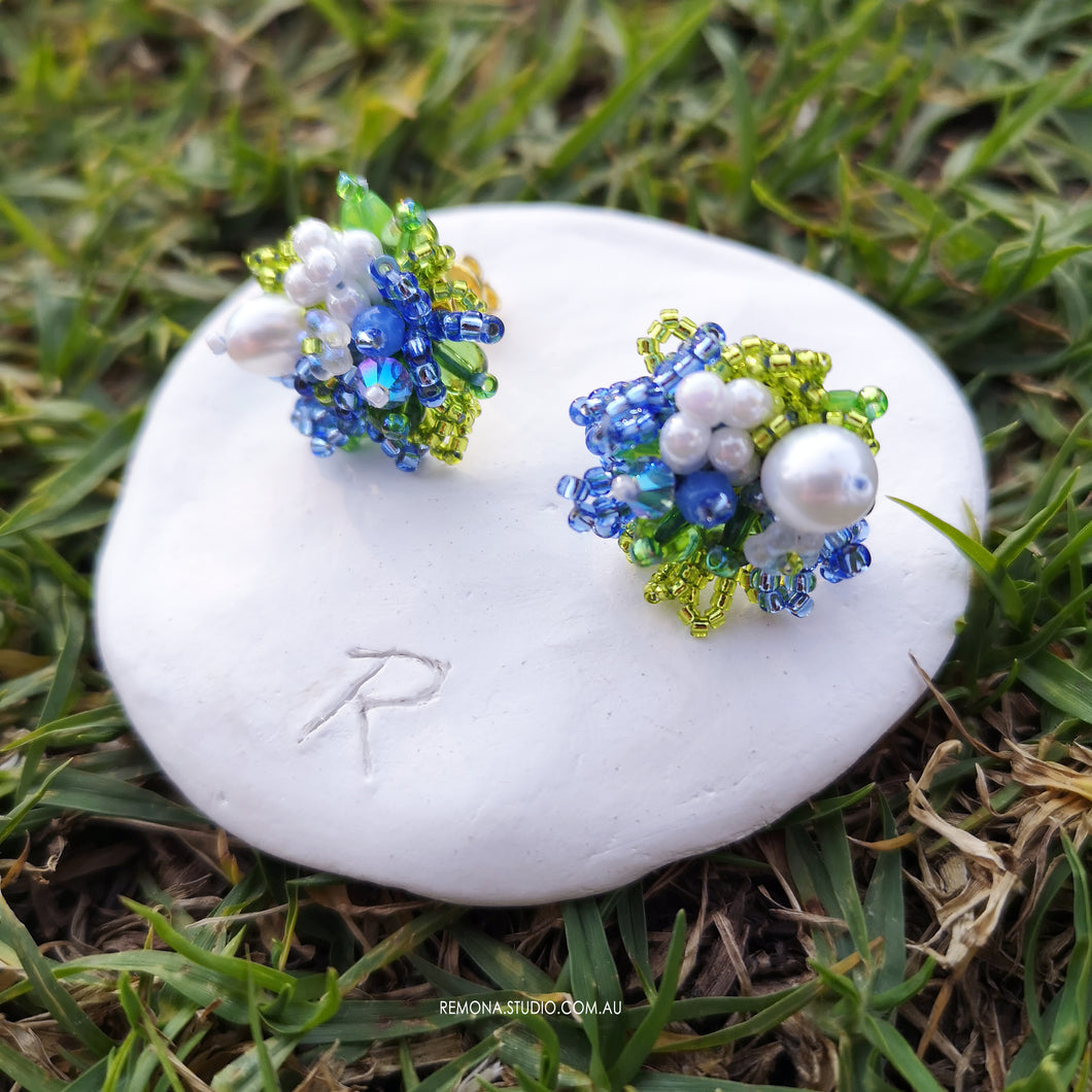 Mini garden earring studs - LOVE BLUE