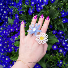 Load image into Gallery viewer, White Daisy beaded flower ring

