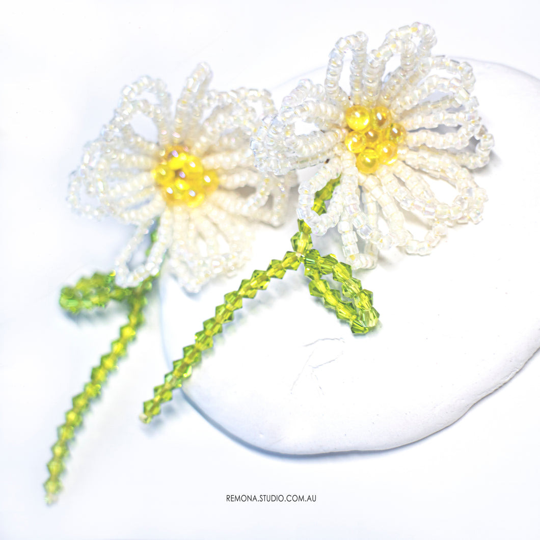 White Daisy beaded flower earring studs