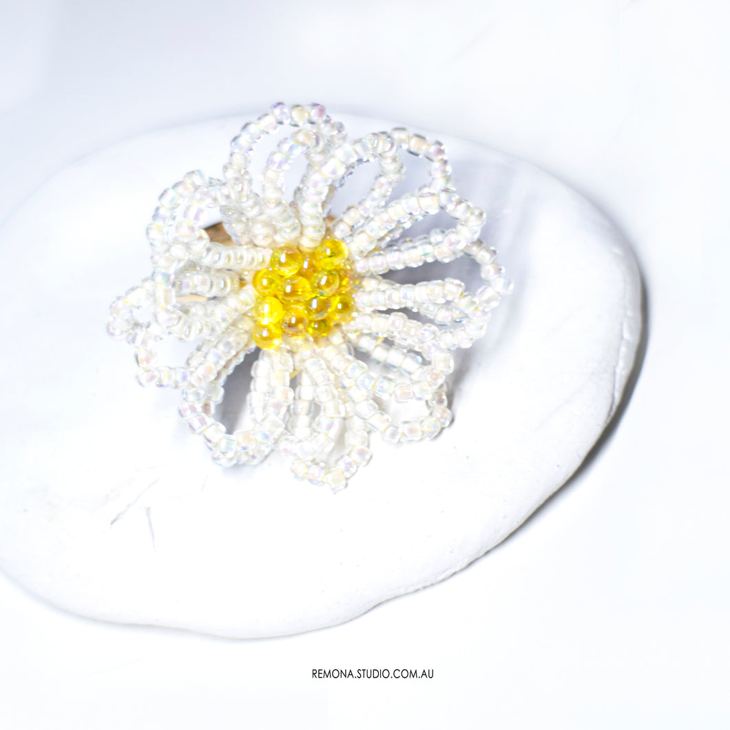 White Daisy beaded flower ring