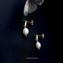 Load image into Gallery viewer, Green Rhinestone with Pearl - earring studs
